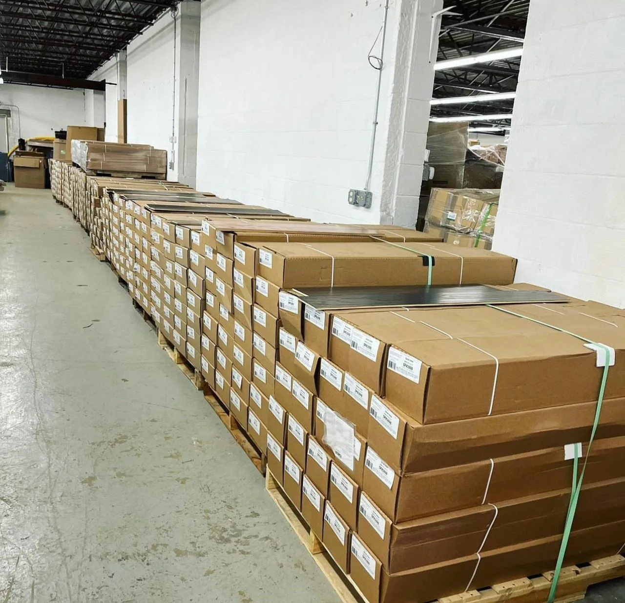 HARDWOOD-FLOORING-PALLETS