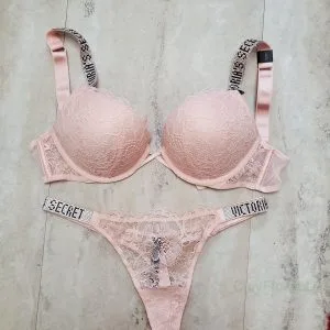 Victoria-secret-underwear-pallets-1-300x300