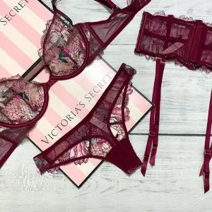 Victoria-secret-underwear-pallets-8-300x300