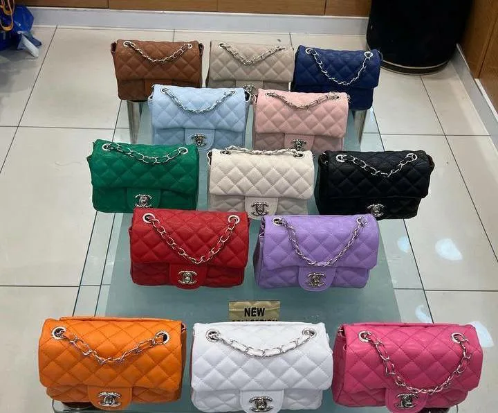 Woman-bags-purse-pallets-for-sale
